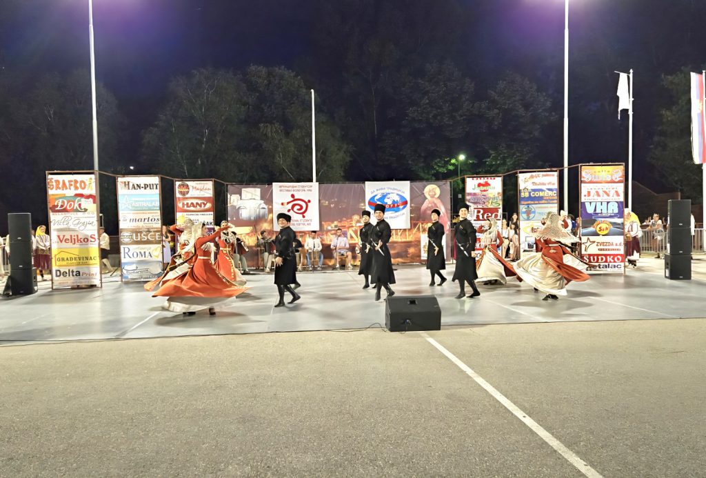 Folklorni ansambli iz sveta oduševili publiku u Hanu