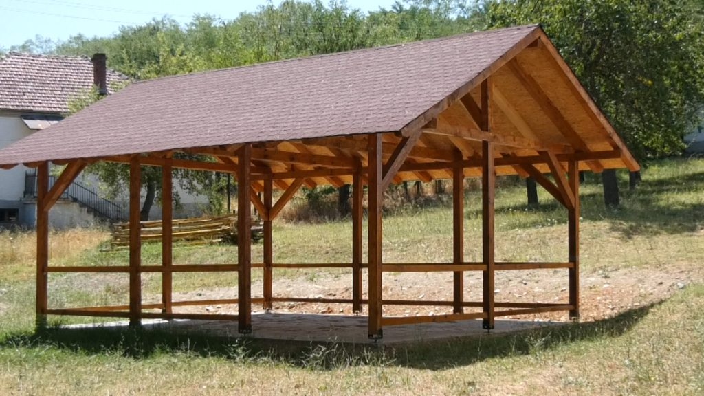 U školskom dvorištu u Tibuždu izgrađen letnjikovac