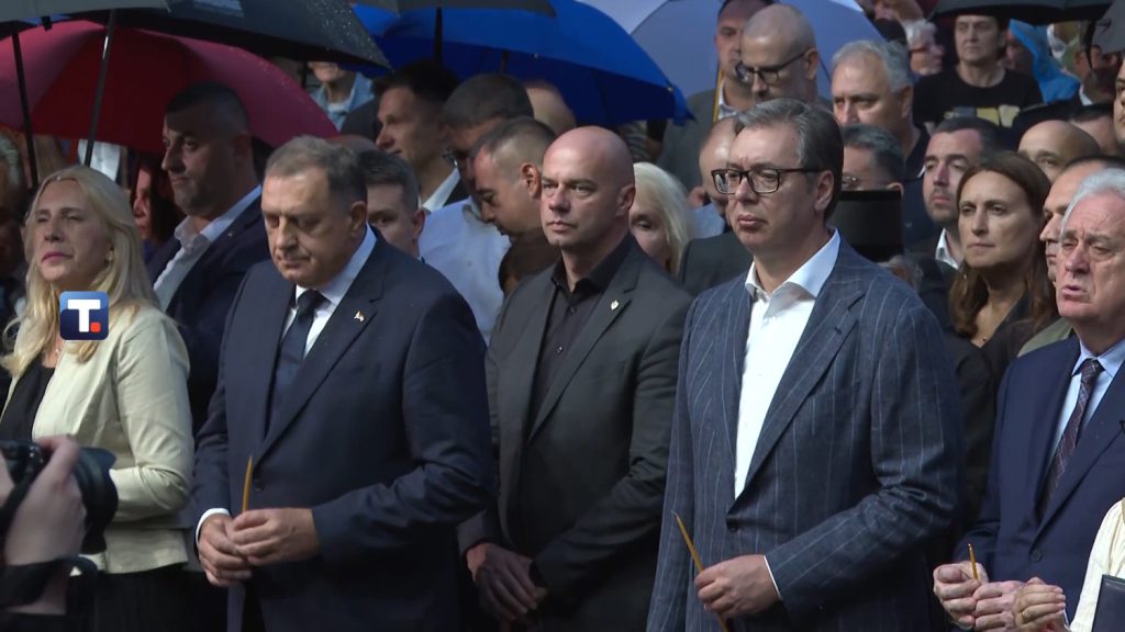 Vučić u Sremskim Karlovcima: Srbija danas gradi budućnost i neće dozvoliti da prošlost i stradanja srpskog naroda ostanu zaboravljeni