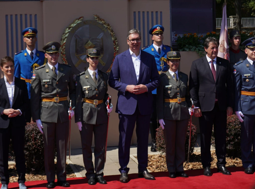 Vučić poručio mladim oficirima: Vaš glavni zadatak je da održite mir i sačuvate zemlju od rata