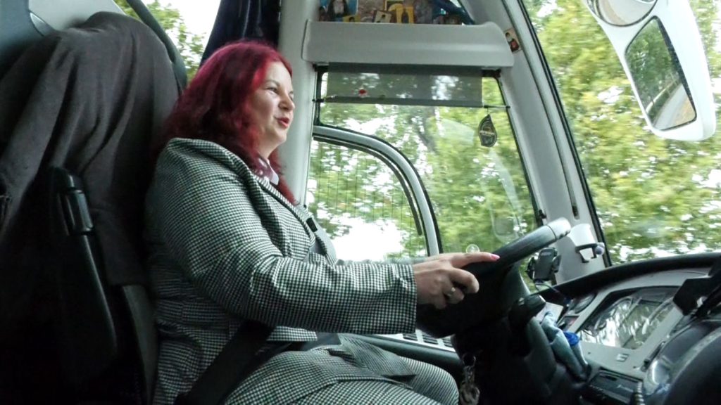 Vozi autobus i ruši predrasude: Vranjanka Maja Cvetković ostvarila svoj san iz detinjstva