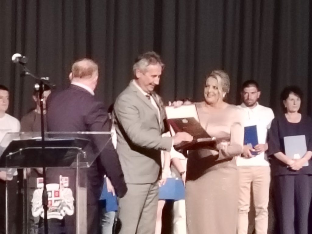 Gradonačelnik dr Milenković dobitnik Petnaestoseptembarske povelje u Trgovištu
