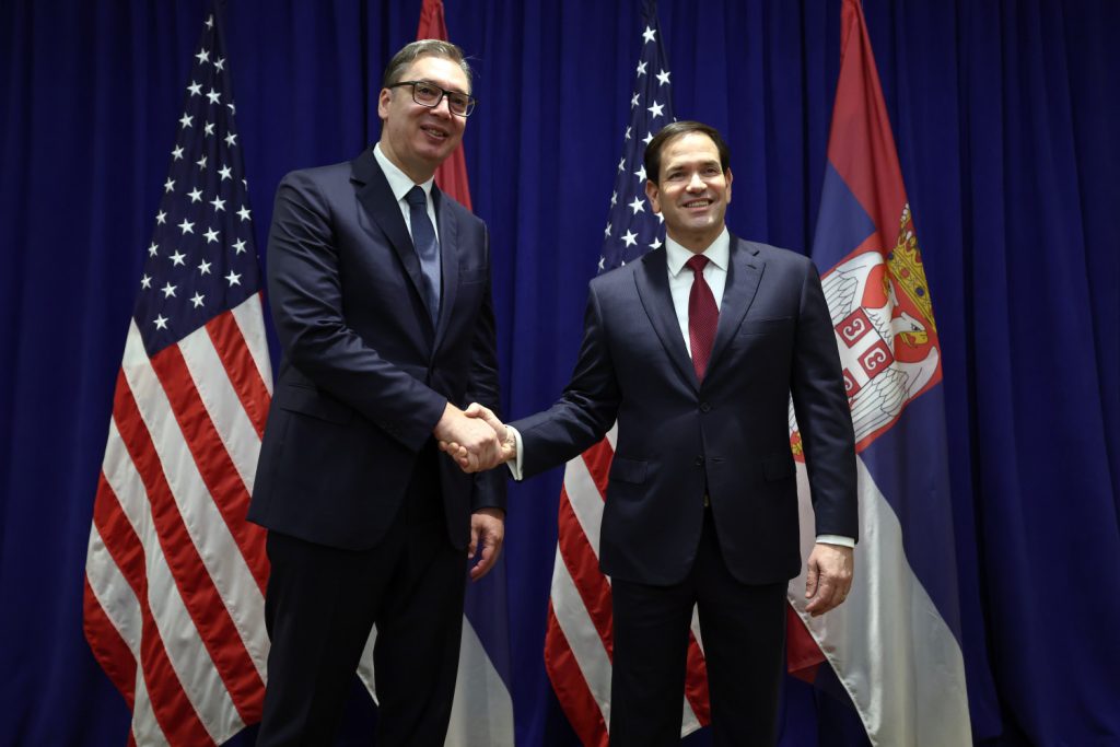 Predsednik Vučić razgovarao sa američkim državnim sekretarom Rubijom o unapređenju ekonomske saradnje i zajedničkim bezbednosnim izazovima