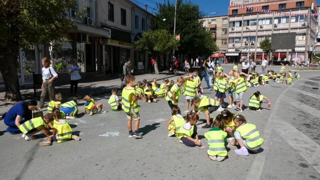 Deca crtanjem na asfaltu započela obeležavanje Evropske nedelje mobilnosti