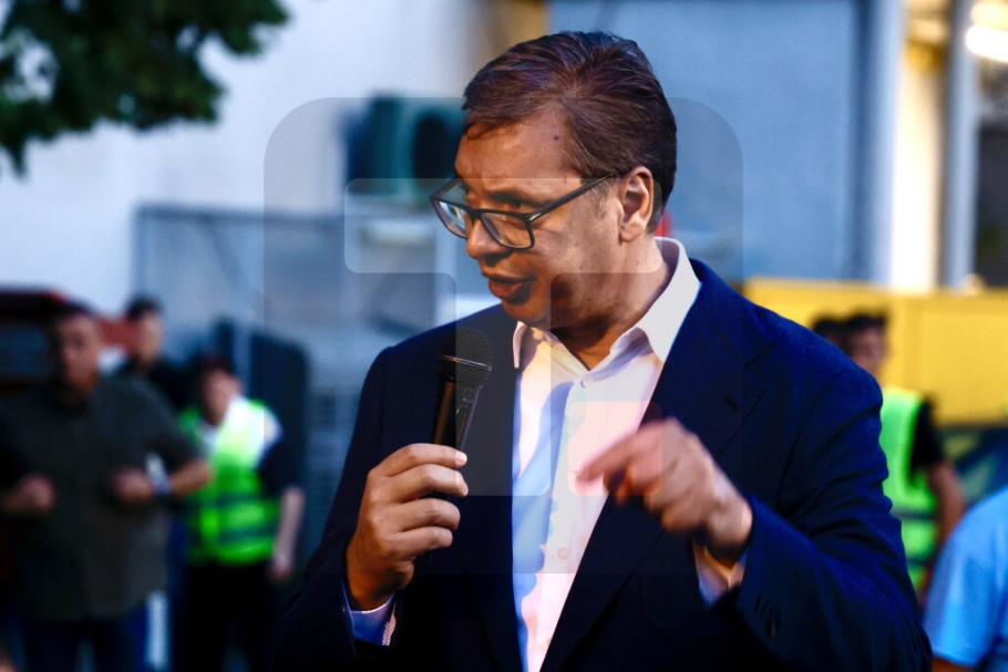 Vučić prisustvovao skupu protiv blokada u Borči