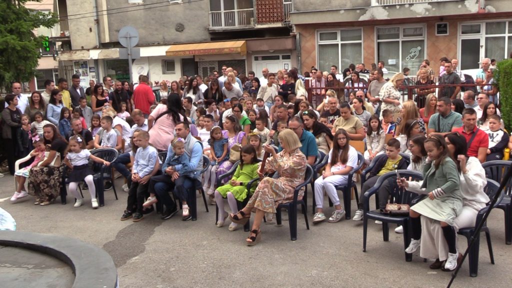 Prigodnim programom za đake prvake počela školska godina u Vukovoj školi u Vranju