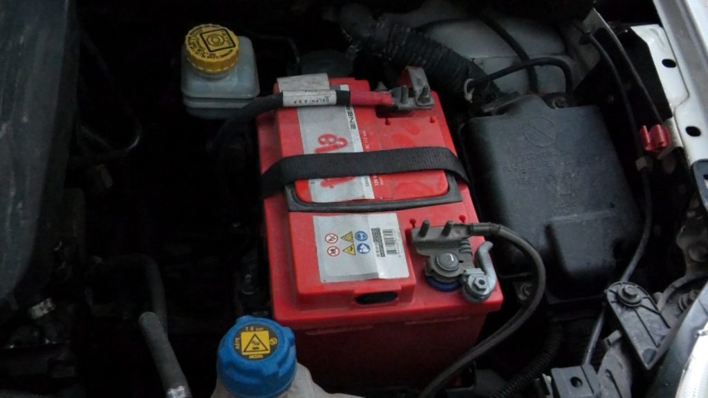Zbog čega ne treba vaditi akumulator iz automobila kada je hladno vreme?