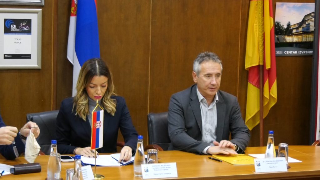 Na sastanku ministarke Mesarović i gradonačelnika Vranja razgovarano o rešenjima za radnike kompanije ,,Kentaur“
