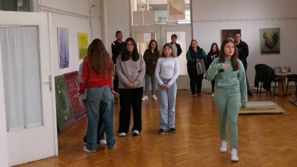 Pisanje na stranim jezicima deci spaja svet i povezuje druge kulture