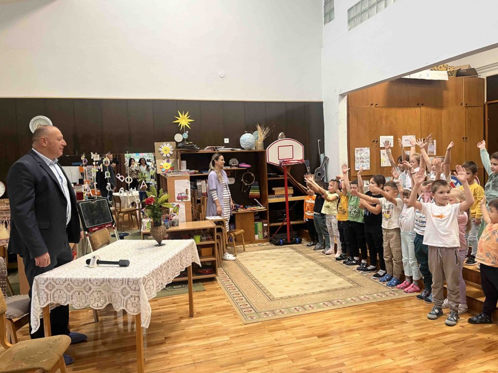 Dečija nedelja u vrtiću „Bambi“ – Predsednik opštine Sentić posetio mališane