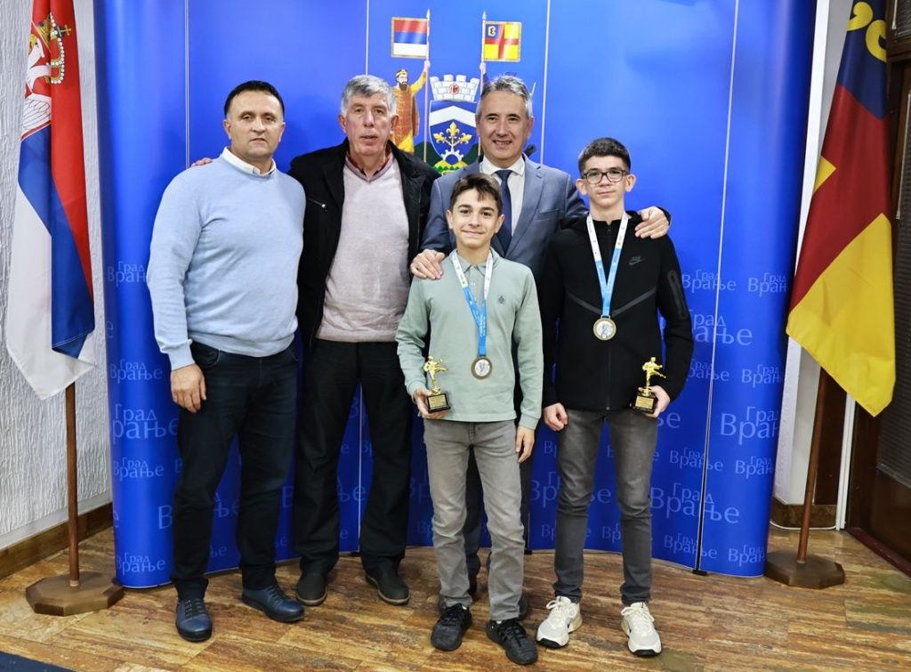 Gradonačelnik dr Milenković priredio prijem za mlade karatiste iz Vranja
