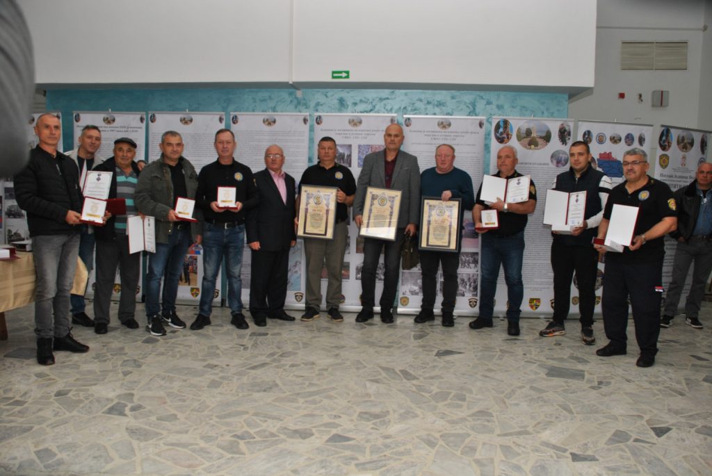 Svečano otvorena izložba Udruženja veterana PJP u Trgovištu