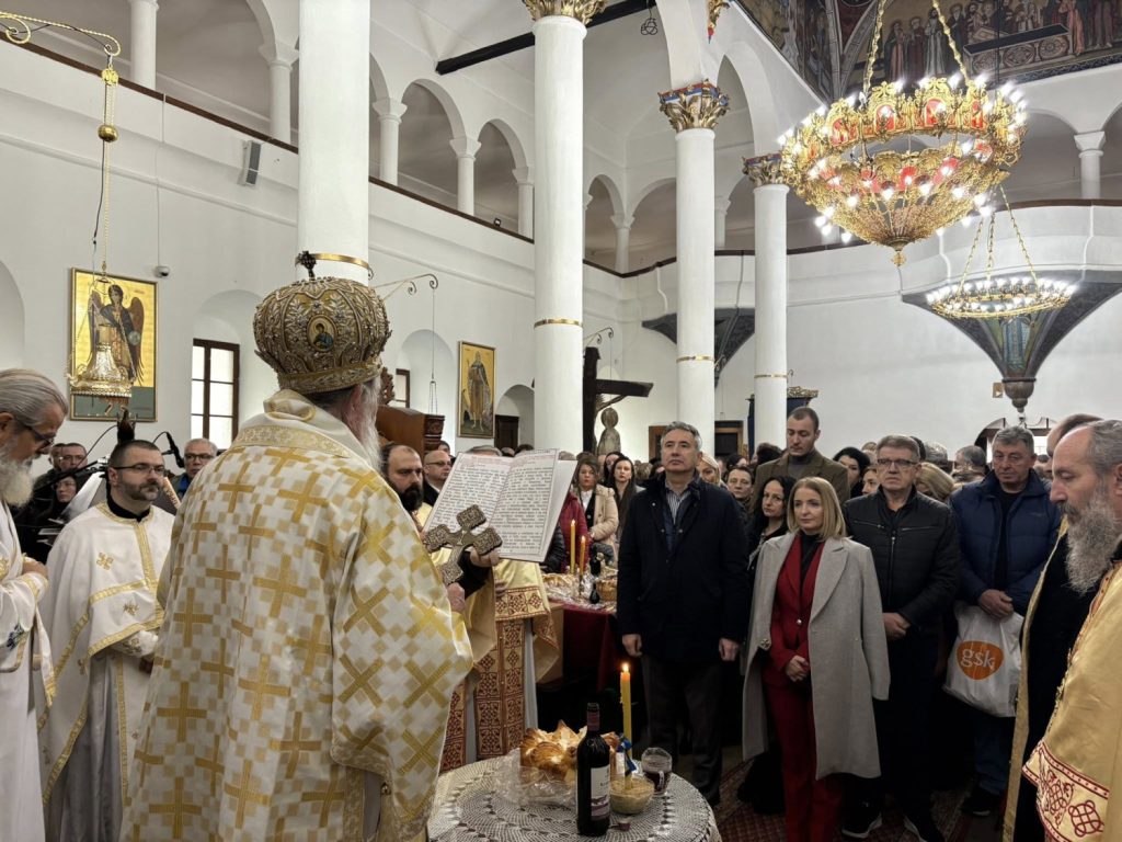 Veliki broj vernika prisustvovao Svetoj arhijerejskoj liturgiji povodom Savindana u Vranju