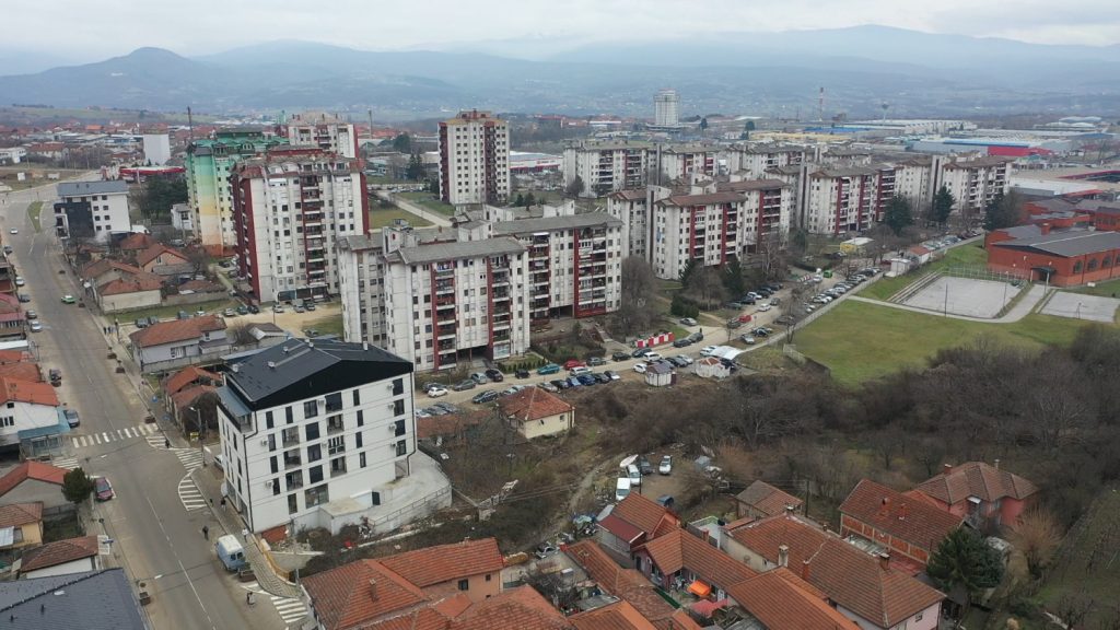 Grad Vranje podelio pakete osnovnih namirnica i ogreva za interno raseljena lica