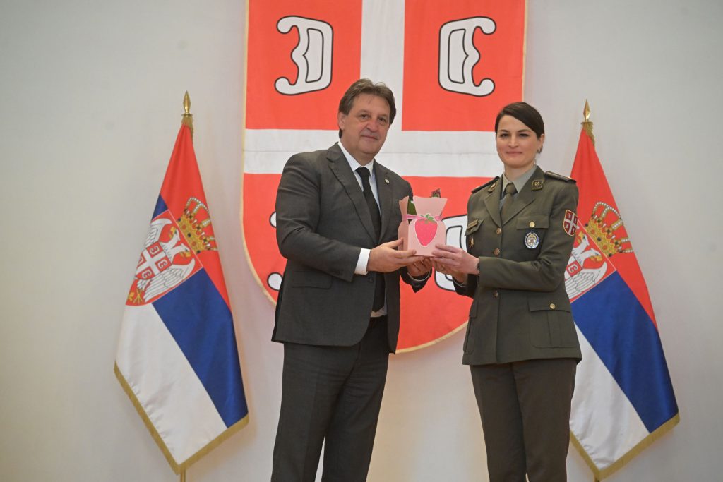Ministar Gašić uručio poklone pripadnicama Ministarstva odbrane i Vojske Srbije