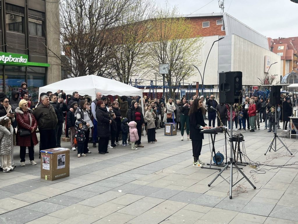 Tradicionalni Vaskršnji humanitarni bazar na šetalištu u centru grada
