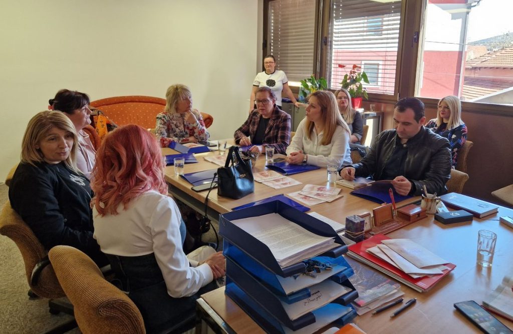 Održan okrugli sto pod nazivom „Otvori srce – Pruži dom“ u Centru za socijalni rad