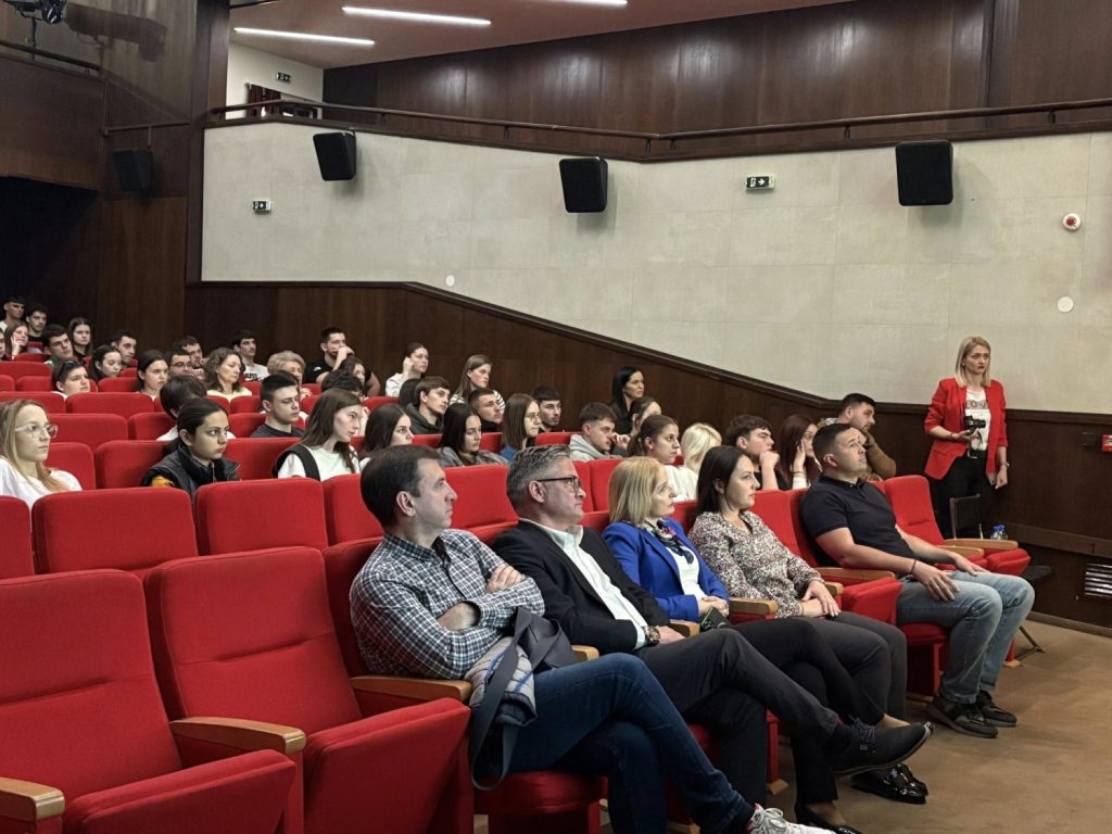 Kampanja ,,Na maturu bez automobila“ održana u Vranju
