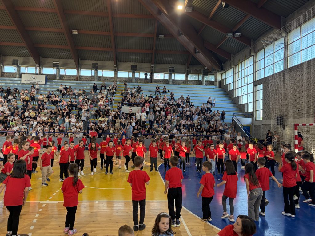 Mališani PU “Naše dete” plesom, igrom i osmesima ispunili Sportsku halu