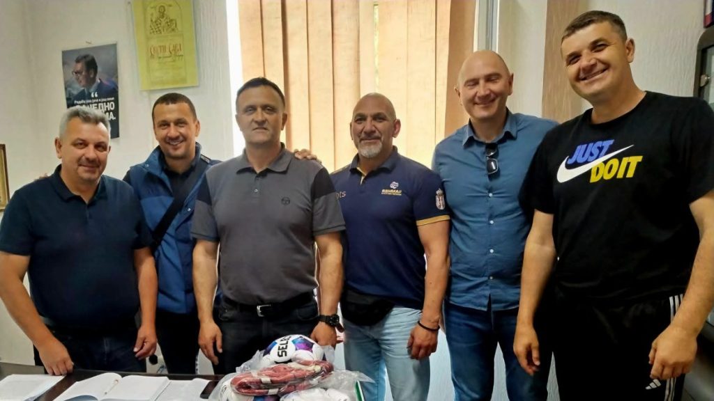 Uručena sportska oprema OŠ ,,Bora Stanković“ u Tibuždu