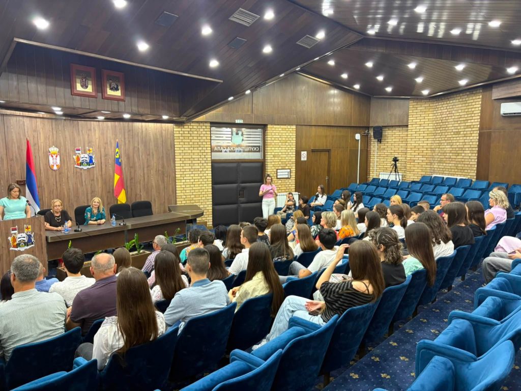 Uručene diplome i nagrade talentovanim učenicima iz Vranja