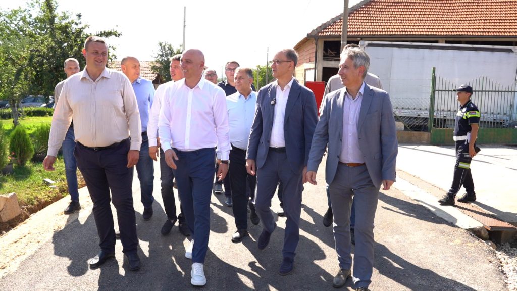 Premijer prof. dr Macut posetio selo Rataje kraj Vranja