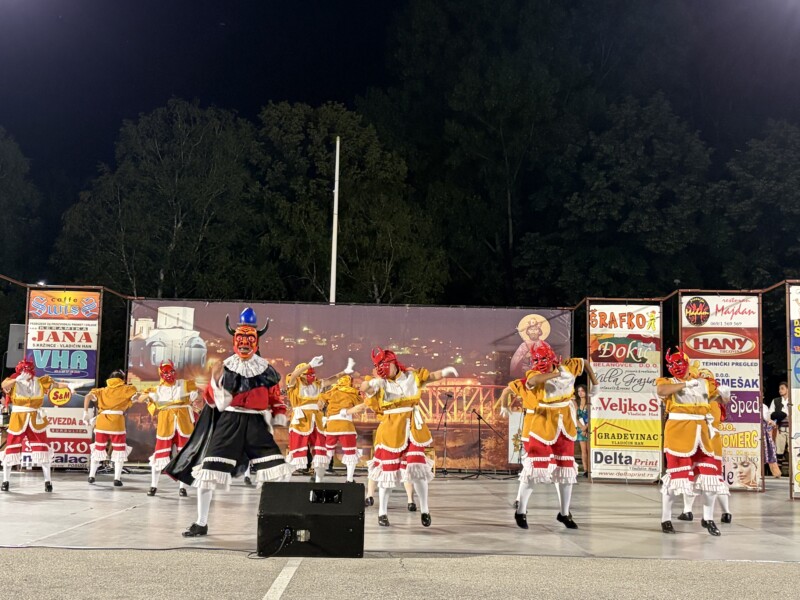 Igra i tradicija spojile šest zemalja u Vladičinom Hanu na festivalu folklora