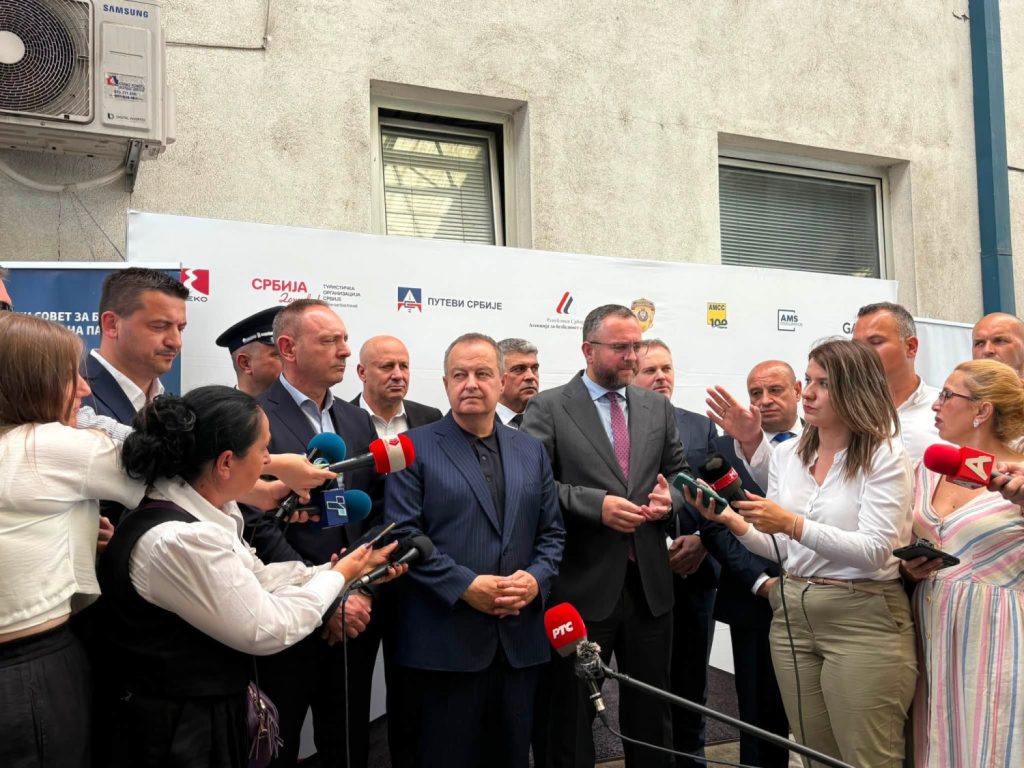 Ivica Dačić prisustvovao početku kampanje ,,Vozi odmoran“ na graničnom prelazu Preševo