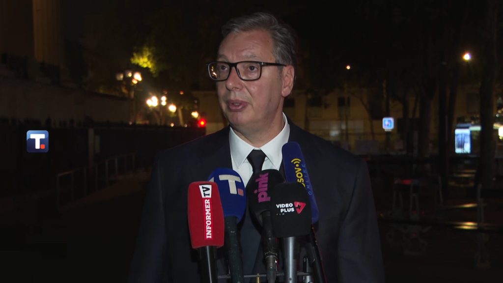 Predsednik Vučić najavio povećanje penzija i plata u decembru i januaru