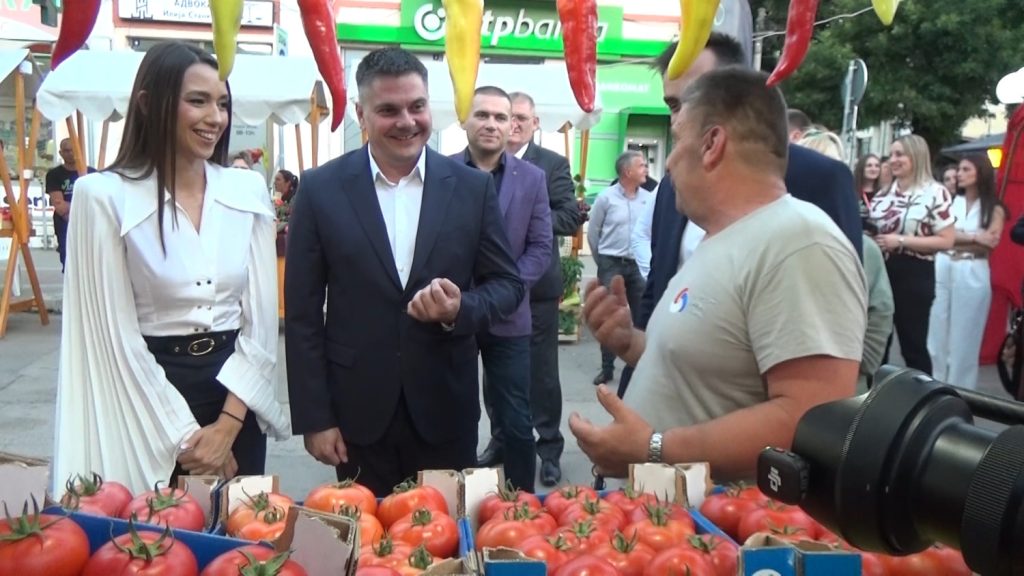„Paradajz fest“ u Lebanu okupio brojne proizvođače, izlagače i posetioce