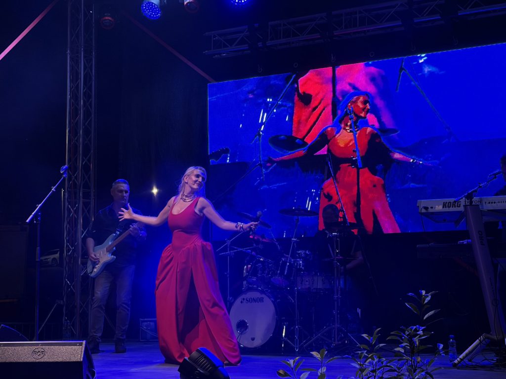 Koncertom Nikoline Kovač završena manifestacija “Dani karanfila”