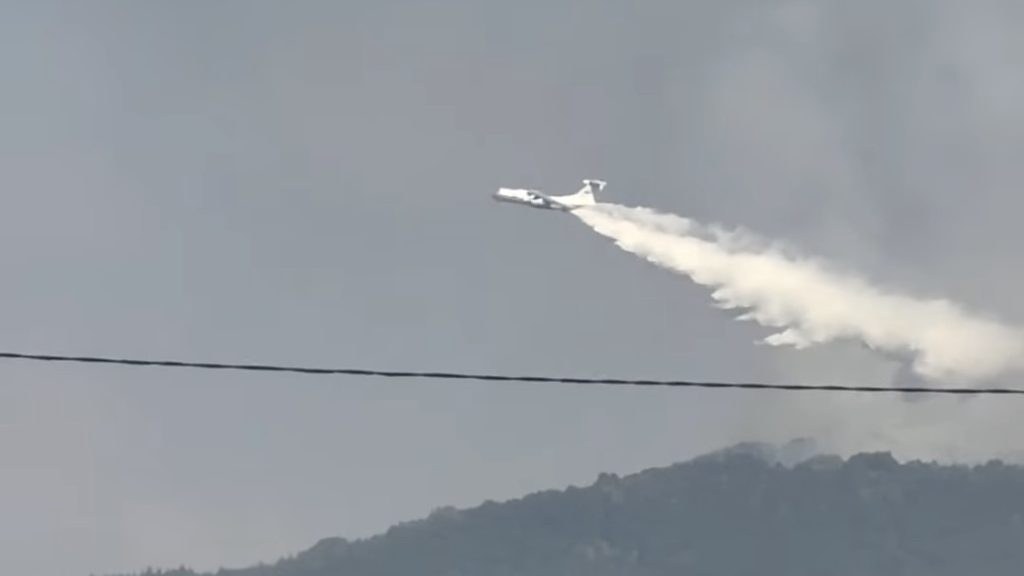 Ruski avion „Iljušin“ gasi požar u selu Lukovo