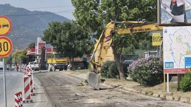 Skidanjem prvog sloja asfalta počeli radovi na uređenju ulilce Partizanski put