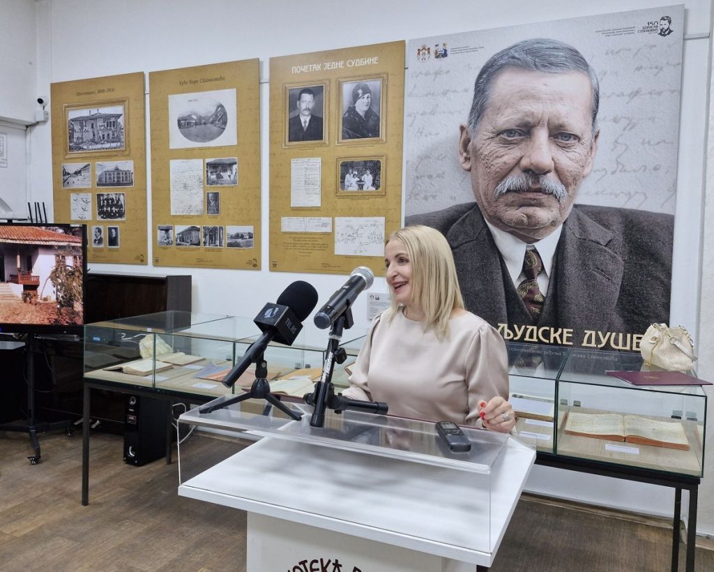 Pred publikom u Leskovcu postavka ,,Tragom ljudske duše“ i program vranjske gradske pesme