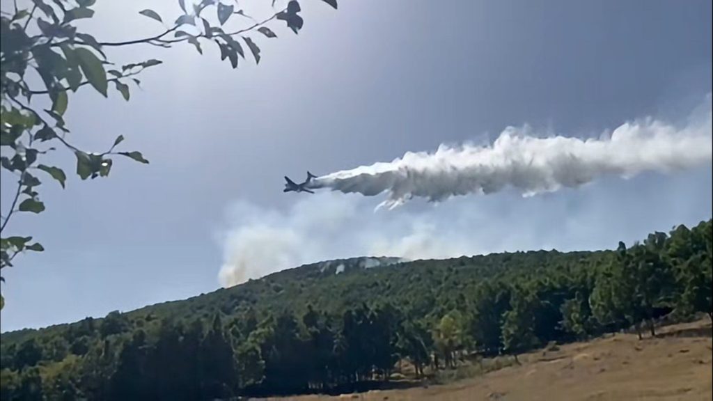 Požar u Lukovu pod kontrolom – Iljušin i helikopteri gase vatrenu stihiju