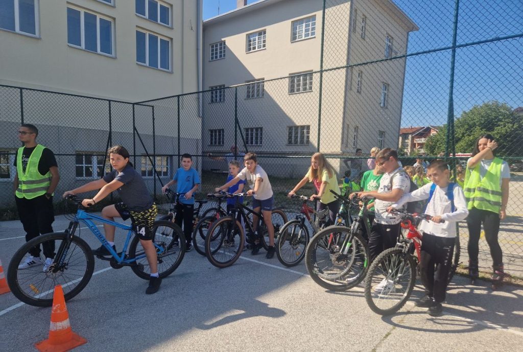 Akcija za bezbednost dece u saobraćaju održana u Gimnaziji ,,Bora Stanković“