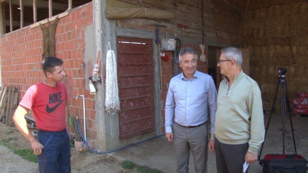 Prof. dr Glamočić i gradonačelnik Vranja dr Milenković obišli gazdinstvo porodice Trajković u selu Bunuševac