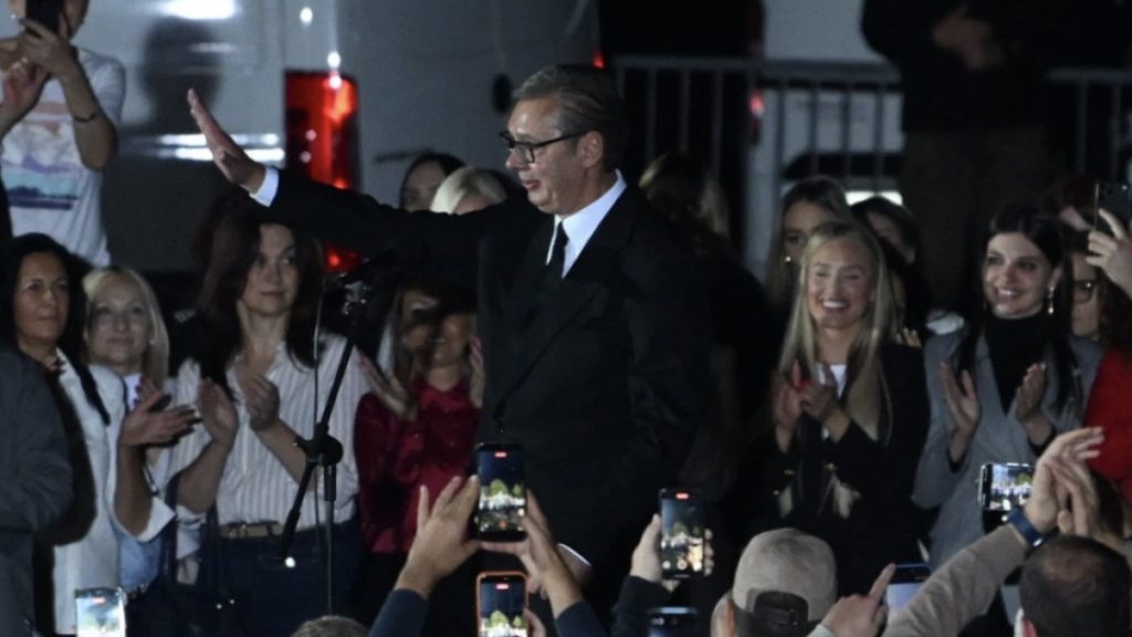 Vučic se obratio građanima ispred Predsedništva: Hvala što ste se suprotstavili rušenju Srbije