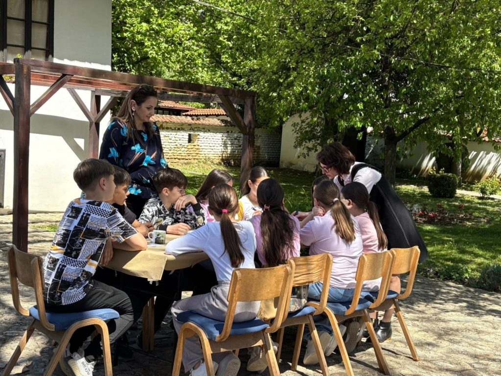 Deca stvaraju svog Boru