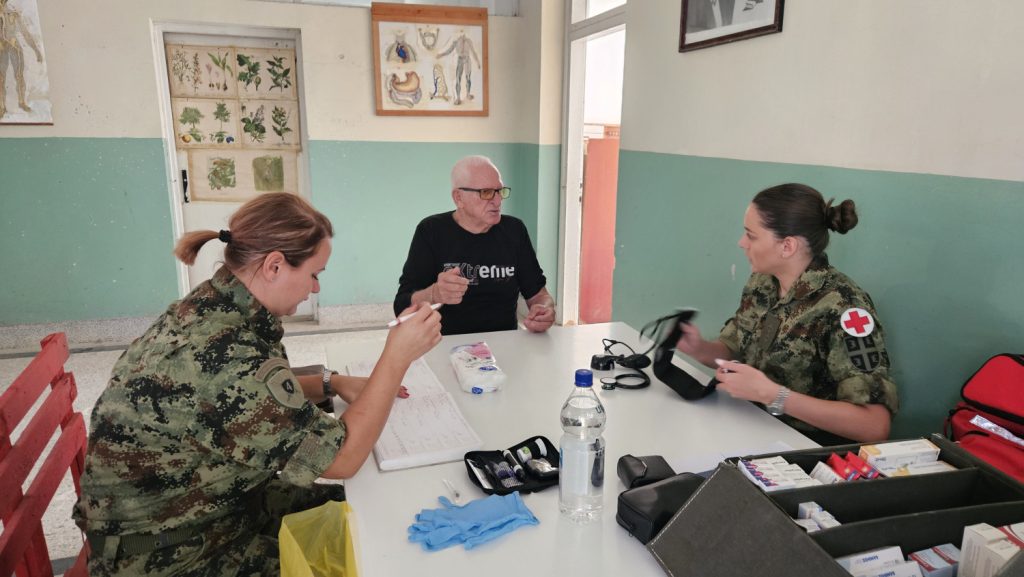 Medicinski tim Vojske Srbije obavljao lekarske preglede u selu Beliševo