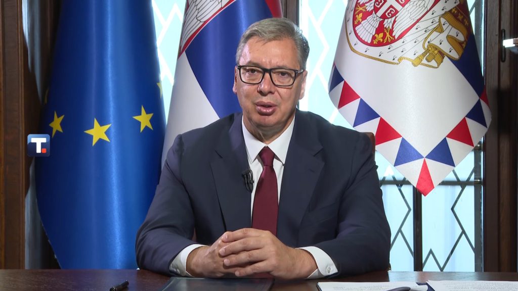 Vučić raspisao vanredne parlamentarne izbore