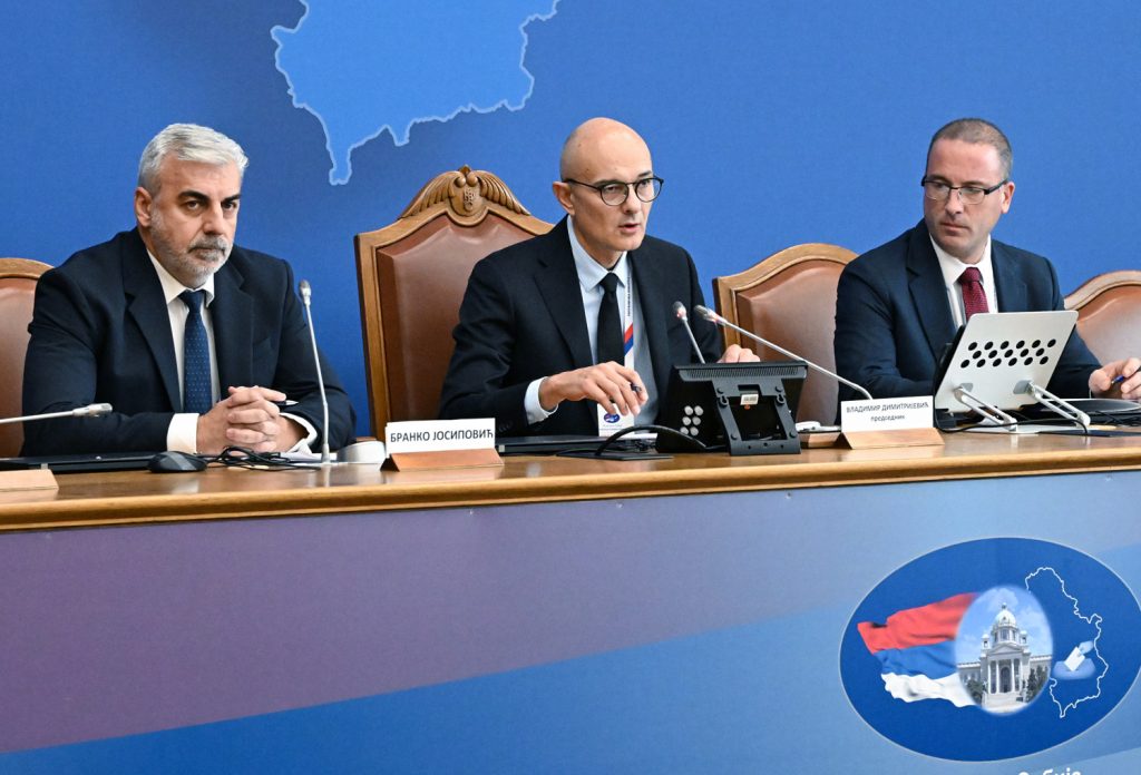 RIK: Na osnovu 203 obrađena biračka mesta, Ujedinjena Srbija osvojila 54,21 odsto glasova, Studentska lista 36,85 odsto