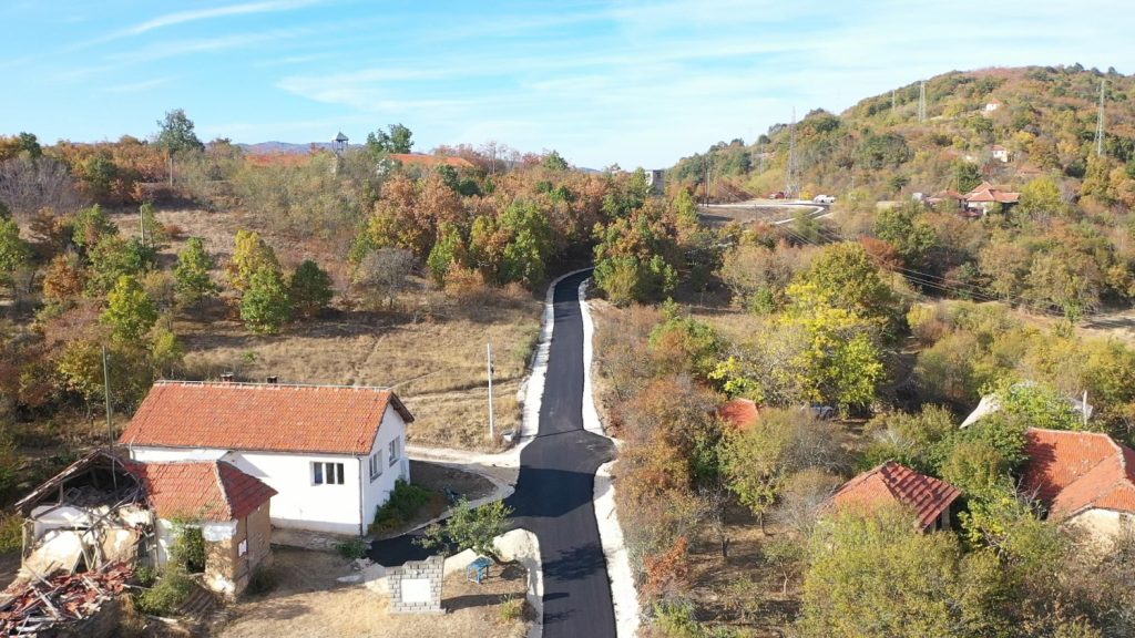 Meštani sela Ružić dobili novi asfalt